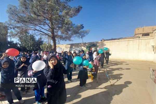 مراسم  جشن عاطفه‌ها و جشن پرچم دردبستان شهید نجفی فدافن، کاشمر