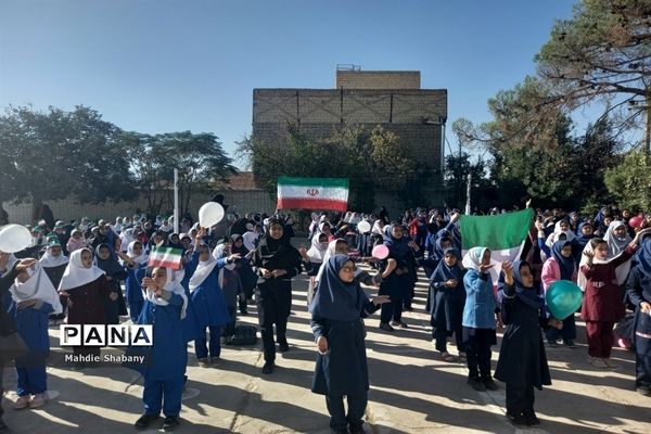 مراسم  جشن عاطفه‌ها و جشن پرچم دردبستان شهید نجفی فدافن، کاشمر