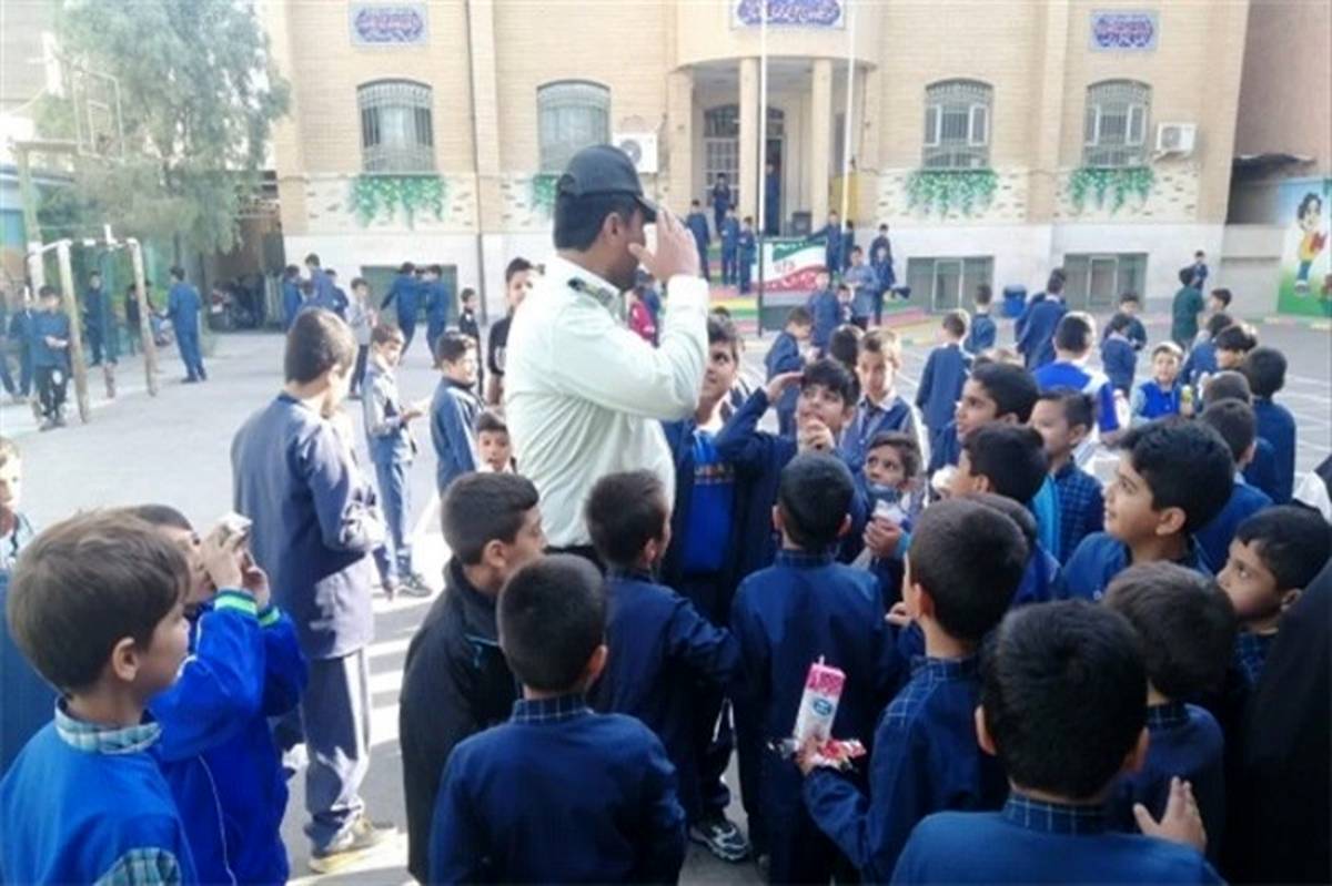 قدردانی مدارس قم از تلاش‌های حافظان امنیت