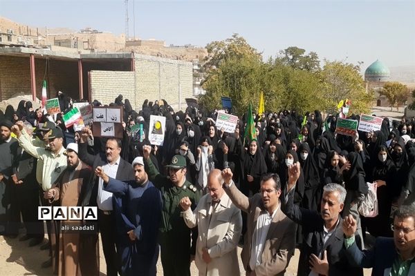 خروش دانش‌آموزان شهر کلات در پاسخ به اغتشاشات اخیر در کشور