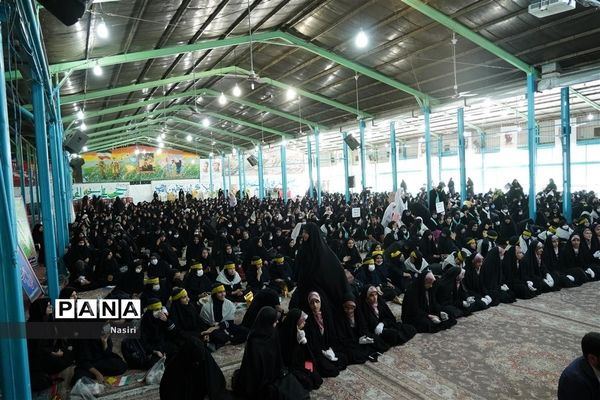 گردهمایی 1400 دانش‌آموز دختر اصفهانی در همایش نور چشم