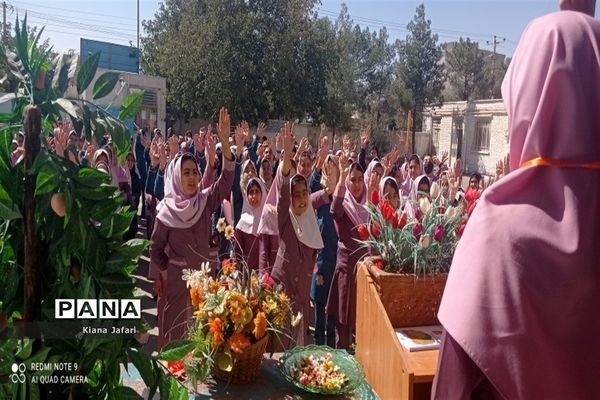 آیین مراسم جشن عاطفه و جشن پرچم در دبستان سمیه کاشمر