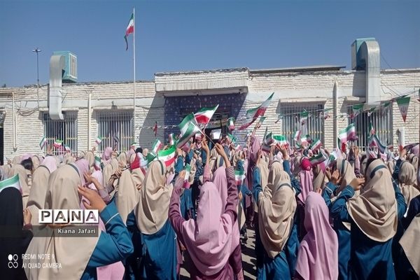 آیین مراسم جشن عاطفه و جشن پرچم در دبستان سمیه کاشمر