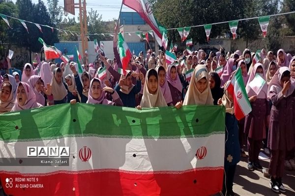 آیین مراسم جشن عاطفه و جشن پرچم در دبستان سمیه کاشمر