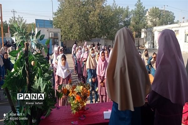 آیین مراسم جشن عاطفه و جشن پرچم در دبستان سمیه کاشمر