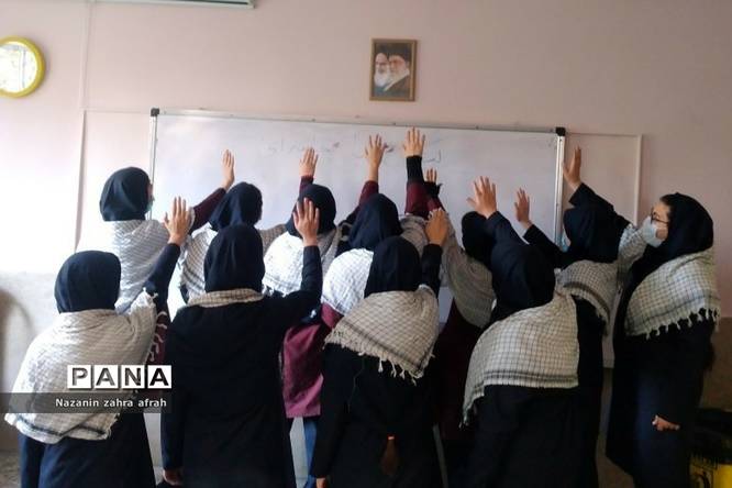 برگزاری پویش لبیک با رهبر در مدارس رودهن