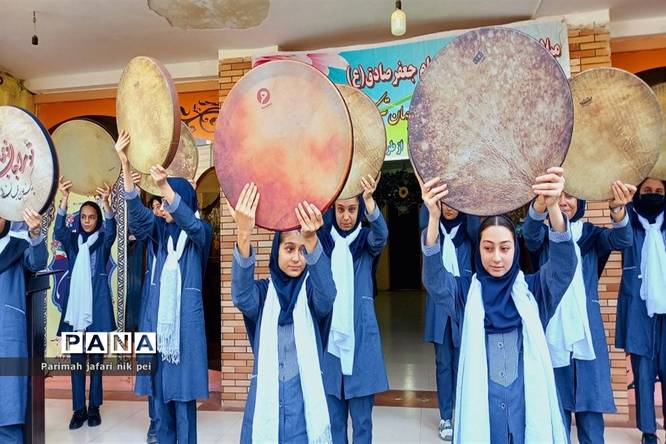 جشن میلاد حضرت رسول اکرم(ص) و امام جعفر صادق(ع) در دبیرستان شهید زهرهوند قرچک