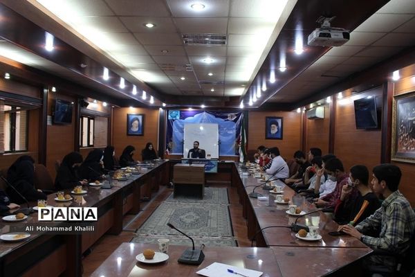 نشست جهاد تبیین ویژه اعضای هیات رئیسه مجلس دانش‌آموزی نواحی چهارگانه شیراز