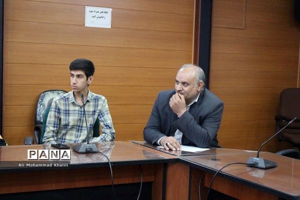 نشست جهاد تبیین ویژه اعضای هیات رئیسه مجلس دانش‌آموزی نواحی چهارگانه شیراز