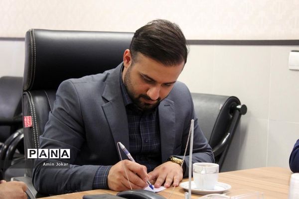 نشست تبیینی اعضای قرارگاه شهید اسکندری سازمان دانش‌آموزی در فارس