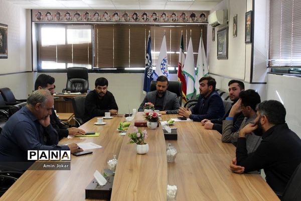 نشست تبیینی اعضای قرارگاه شهید اسکندری سازمان دانش‌آموزی در فارس