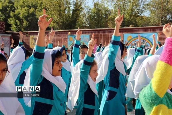 برگزاری آیین حافظ خوانی در مدارس آباده