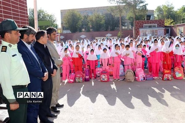 برگزاری آیین حافظ خوانی در مدارس آباده