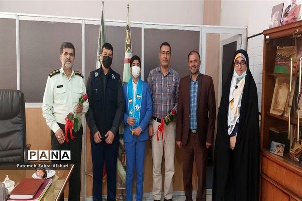 تقدیر دانش‌آموزان سمنانی از زحمات نیروی جان بر کف انتظامی
