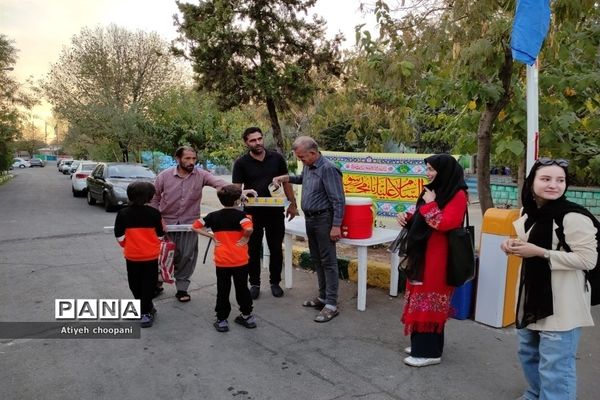 برپایی ایستگاه صلواتی همزمان با هفته وحدت در کانون فرهنگی تربیتی قدس