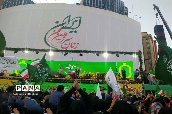 جشن بزرگ میلاد پیامبر مهربانی‌ها در میدان ولی عصر