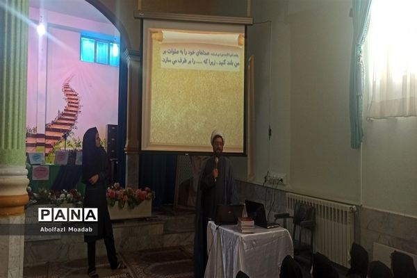 برگزاری جشن هفته وحدت در دبیرستان شاهد مطهره‌ کاشمر