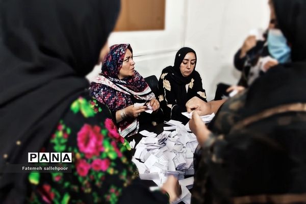 برگزاری انتخابات انجمن ‌اولیا و مربیان دبستان دخترانه سمیه شهرستان قرچک