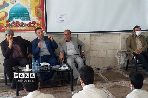 برگزاری مناظره دانش‌آموزی در مدرسه شهید‌بهشتی سمنان