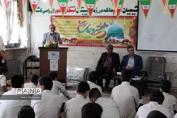 برگزاری مناظره دانش‌آموزی در مدرسه شهید‌بهشتی سمنان