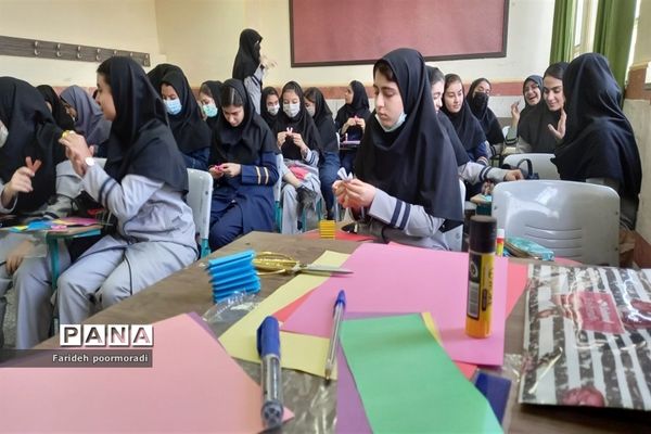 فعالیت‌های مشاوره‌ای دبیرستان علی حاتمی ملارد در هفته بهداشت روان