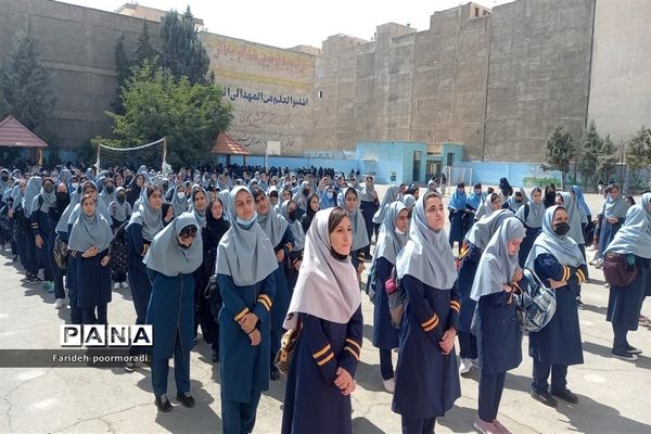 فعالیت‌های مشاوره‌ای دبیرستان علی حاتمی ملارد در هفته بهداشت روان