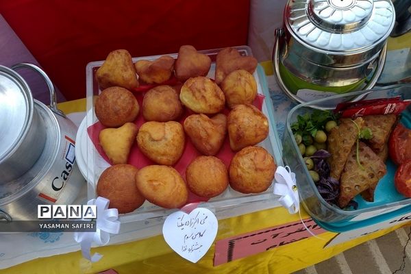 برگزاری جشنواره غذا در دبستان شهید‌کمانی فشافویه