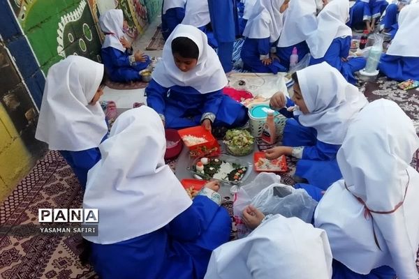 برگزاری جشنواره غذا در دبستان شهید‌کمانی فشافویه