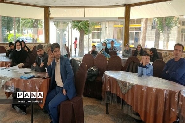 داوری و تقدیر از برگزیدگان طرح سکوی ایران قوی در آباده