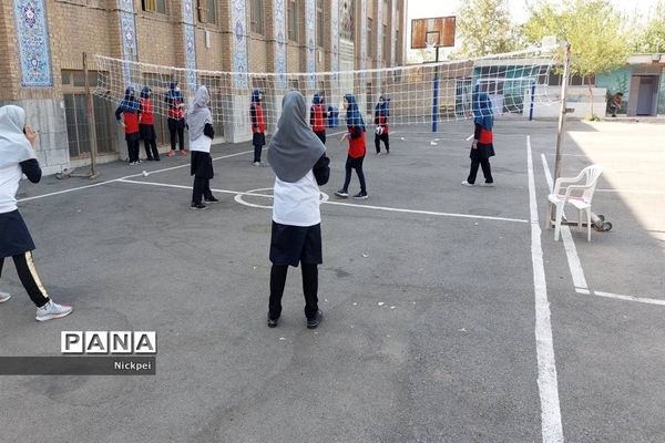 مسابقات ورزشی دبیرستان شاهد حجاب به‌مناسبت هفته تربیت‌بدنی