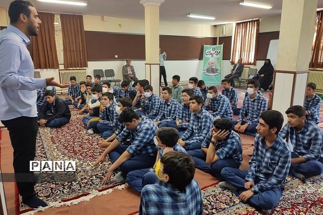 برگزاری نشستهای بصیرتی در دبیرستان شهیدبهشتی رودهن