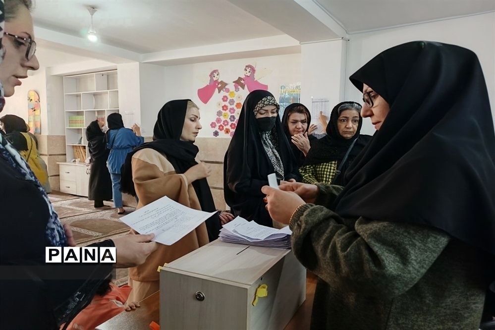 اولین مجمع عمومی انتخابات انجمن اولیا در دبیرستان بعثت ناحیه دو کرج