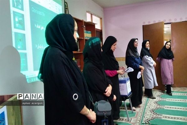 مجمع عمومی انتخابات انجمن اولیا و مربیان هنرستان شاهد بنت الهدی در قائمشهر