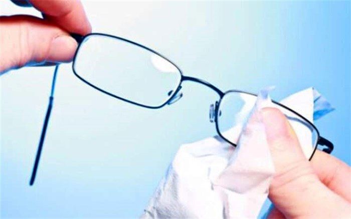 چند روش کاربردی برای تمیزکردن شیشه عینک‌ طبی
