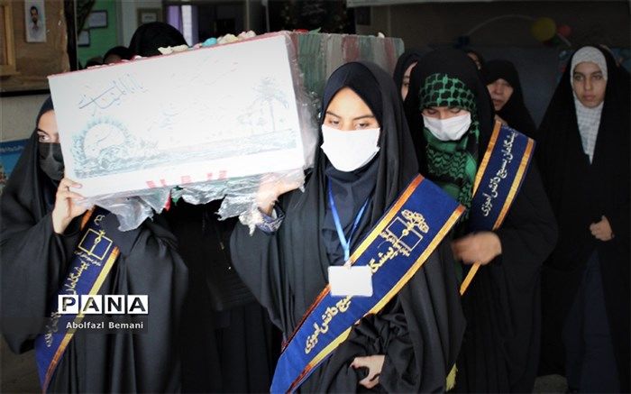 تجدید میثاق دانش‌آموزان دبیرستان شرافت با شهید گمنام