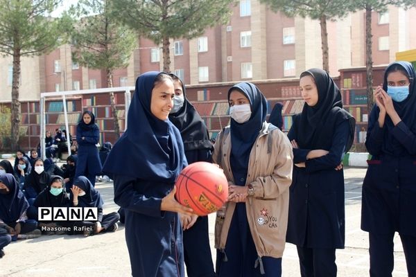 برگزاری مسابقات ورزشی انفرادی و گروهی در دبیرستان عفاف شهرستان گلبهار