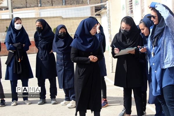 برگزاری مسابقات ورزشی انفرادی و گروهی در دبیرستان عفاف شهرستان گلبهار