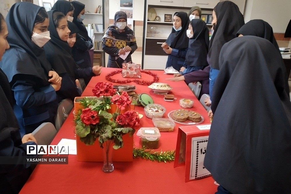 برگزاری جشنواره غذای سالم در دبیرستان امیر علاقه‌بند