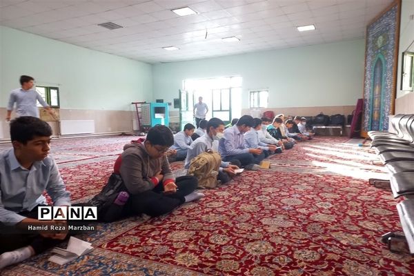 مراسم زیارت عاشورا در آموزشگاه شاهد شهید کاظمی شهرستان اسلامشهر