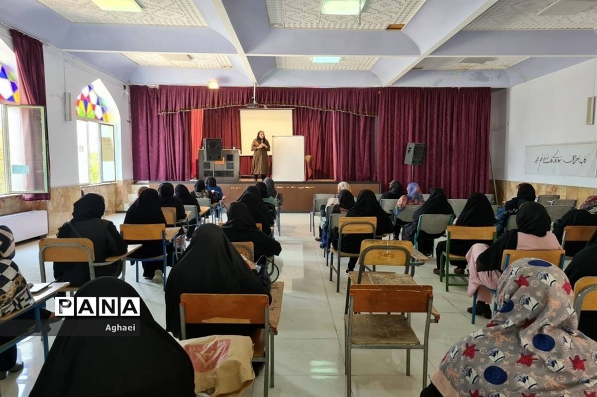جلسه بهداشت روان در دبیرستان زینبیه