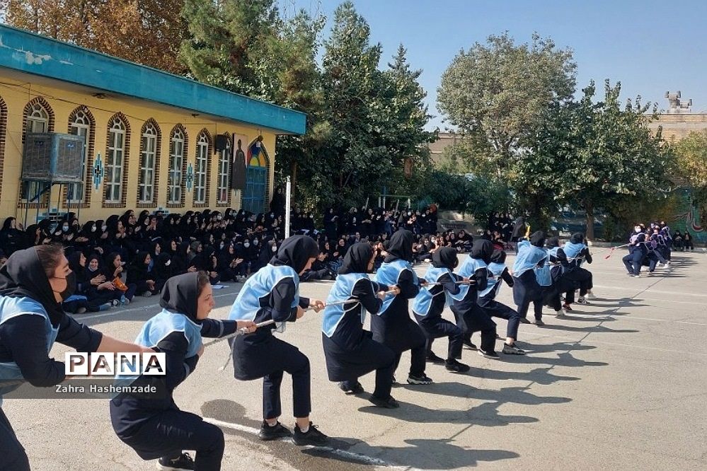 برگزاری پویش سبک زندگی سالم با تغذیه سالم در دبیرستان حجاب ناحیه یک شهرری