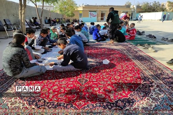 برگزاری قرائت زیارت عاشورا در دبیرستان شهید‌باقری کاشمر