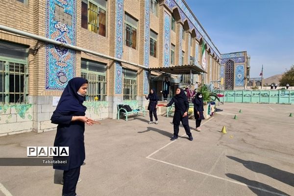 برگزاری جشن ورزش و سلامتی در دبیرستان زینبیه منطقه ۱۳