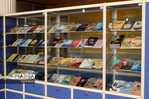 افتتاح بخش کتاب دفاع مقدس در کتابخانه دانش‌آموزی شهر شیراز