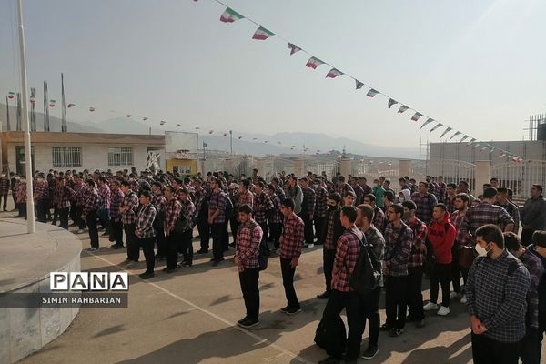 افتتاح زمین چمن دانش‌آموزی در شهرستان پردیس