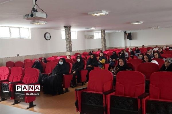 برگزاری جلسه آموزش خانواده در دبیرستان شهیده قزوینی
