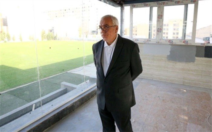 واکنش فتح‌الله زاده به هزینه ۲۰۰ میلیاردی استقلال؛ مشکل را حل می‌کنیم