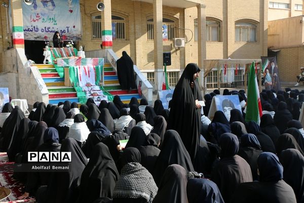 تجدید میثاق دانش‌آموزان دبیرستان قائمیه با شهید گمنام
