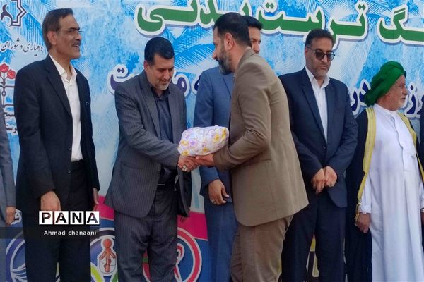 آیین افتتاحیه المپیاد ورزشی درون مدرسه‌ای در کارون
