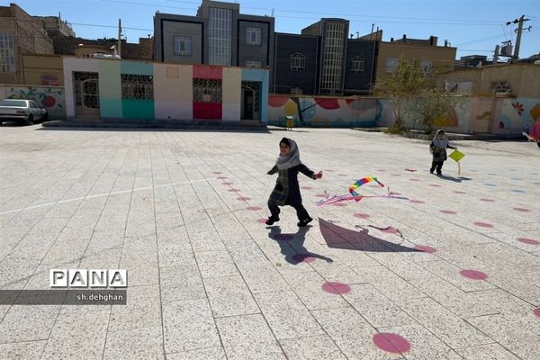 جشن بادباک‌ها در دبستان شهدای بانک ملت